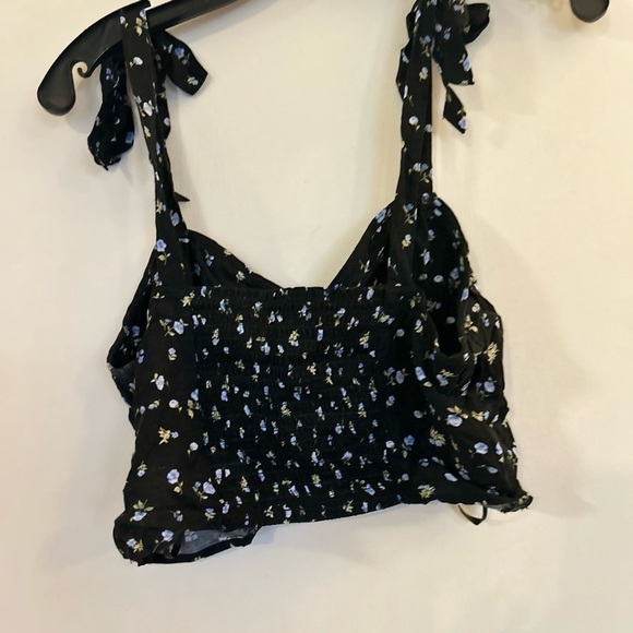 Forever 21 Tops - NWT forever 21 periwinkle and black Cami tie straps, size medium